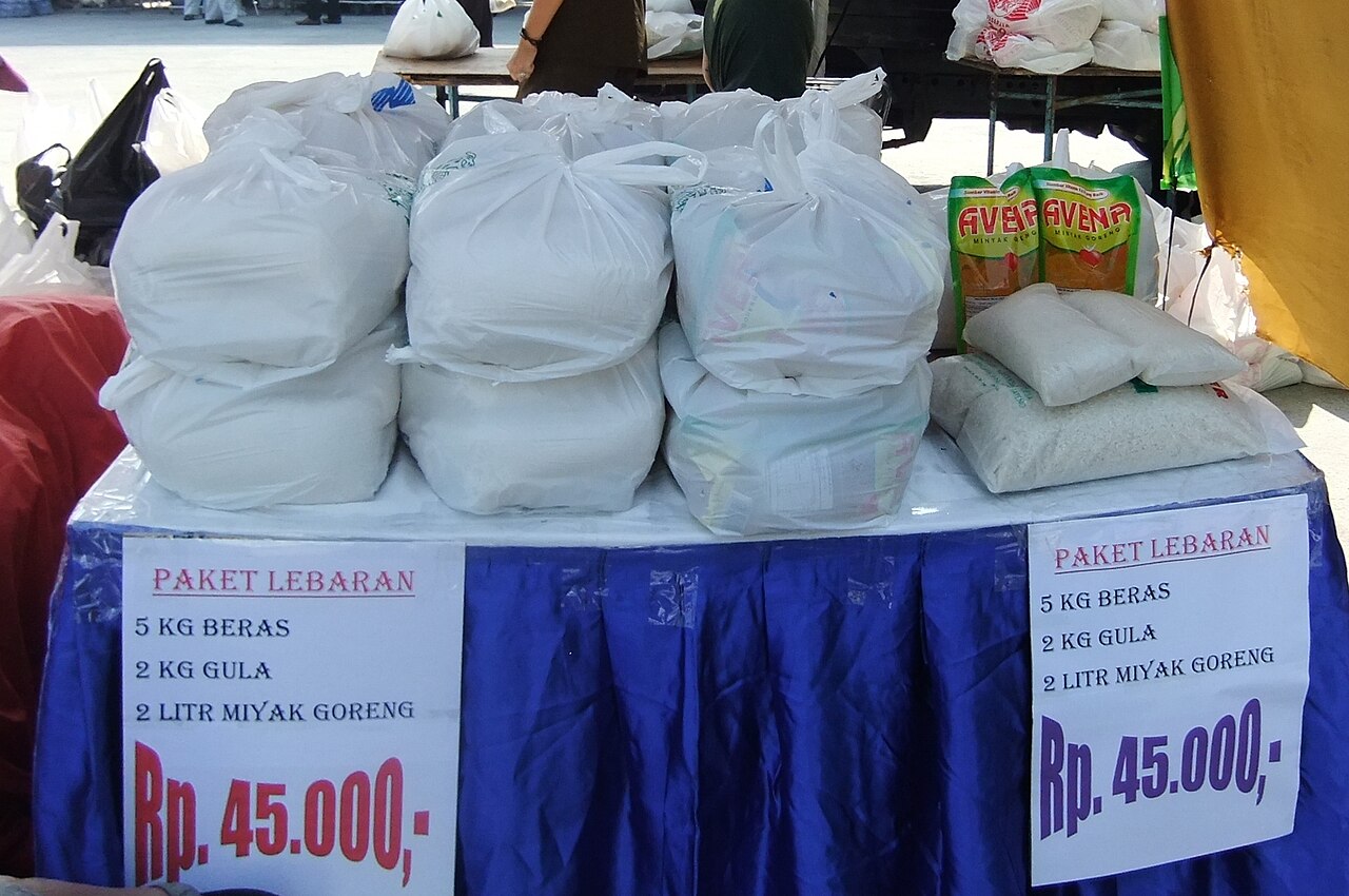 Penyaluran bansos merek
